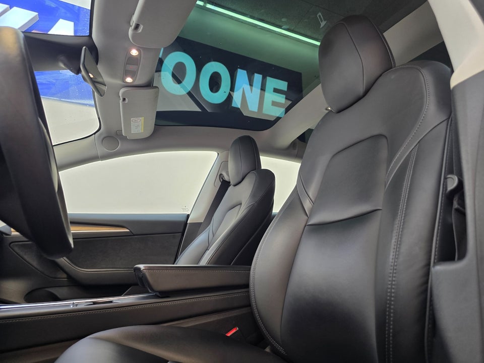 Tesla Model 3 RWD 4d