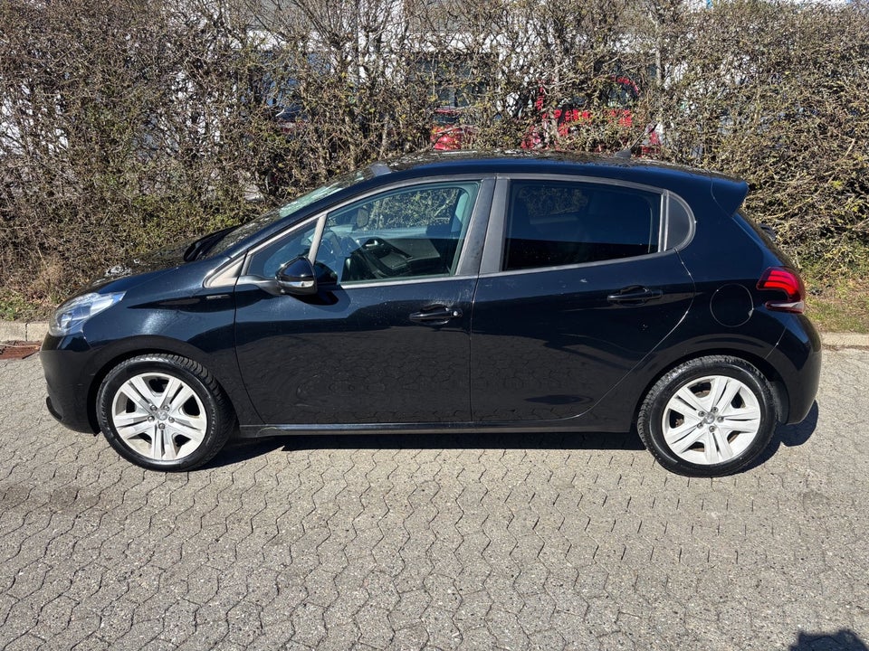 Peugeot 208 1,2 PureTech 82 Allure Sky 5d