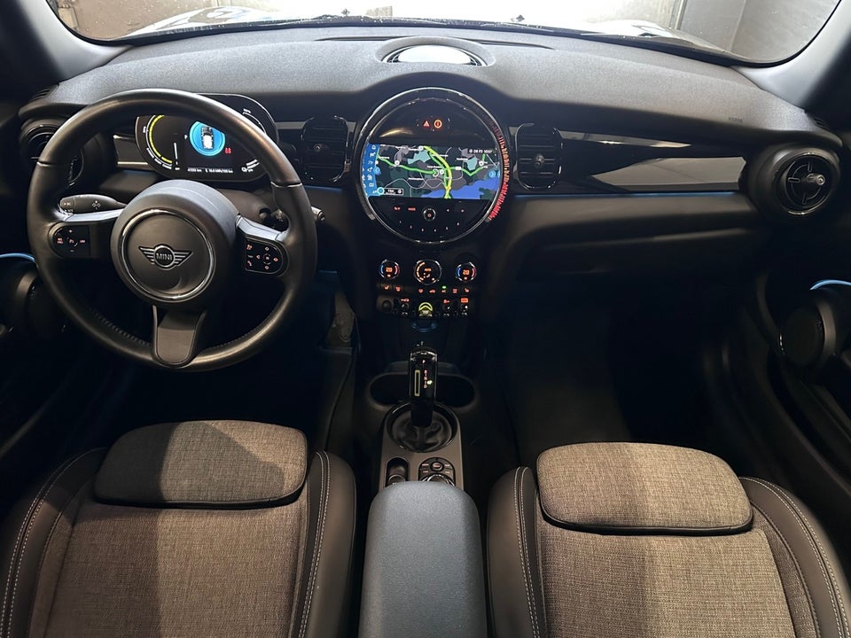 MINI Cooper SE Essential 3d