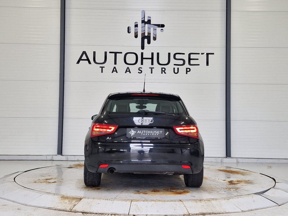 Audi A1 1,6 TDi 105 Attraction Sportback 5d