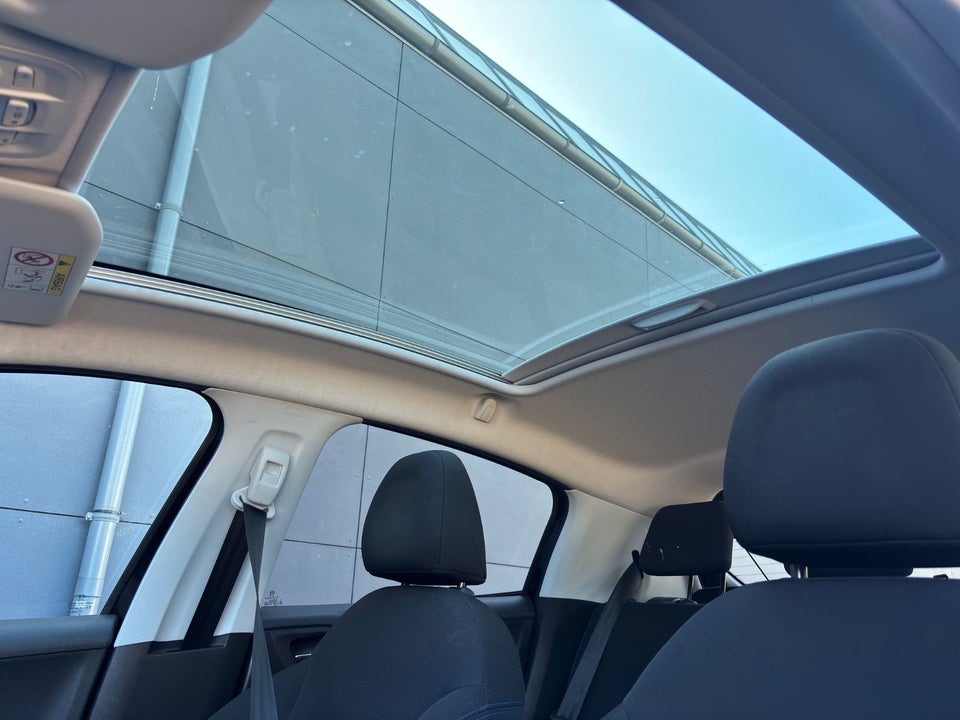 Peugeot 208 1,2 PureTech 82 Allure Sky 5d