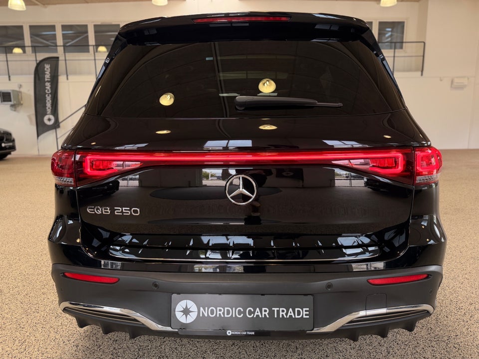 Mercedes EQB250 AMG Line 5d