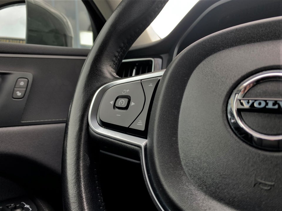 Volvo XC60 2,0 T4 190 Momentum aut. 5d