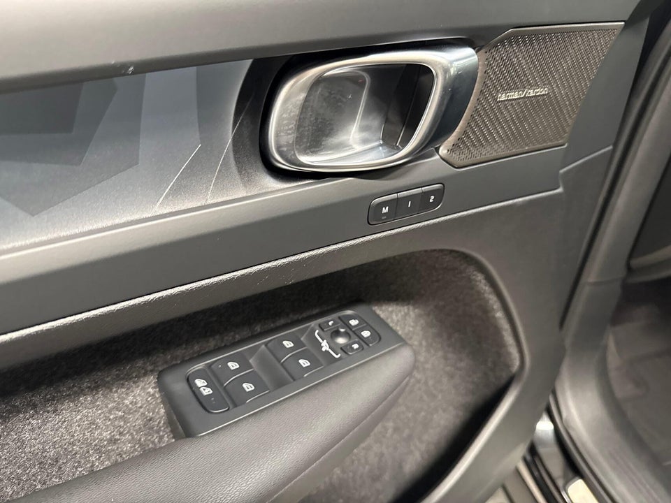 Volvo EC40 Twin Black Edition 5d