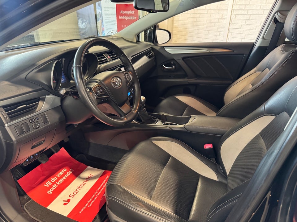 Toyota Avensis 1,8 VVT-i T1 Touring Sports 5d