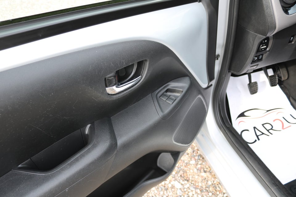 Peugeot 108 1,0 e-VTi 72 Infinity 5d