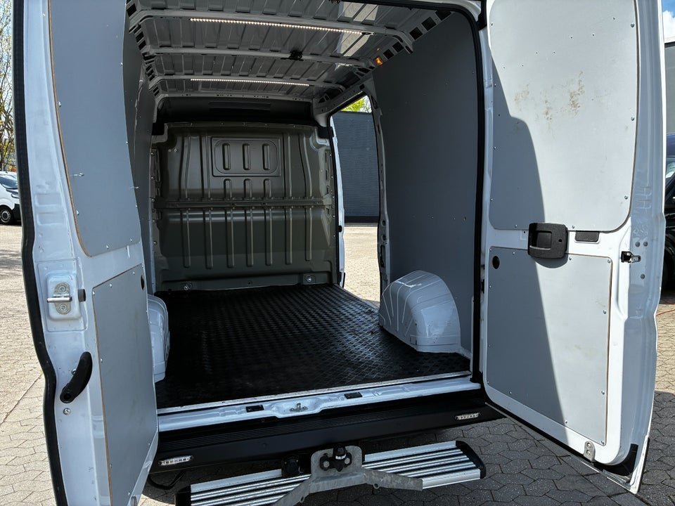Peugeot Boxer 335 2,2 BlueHDi 180 L2H2 Premium EAT8