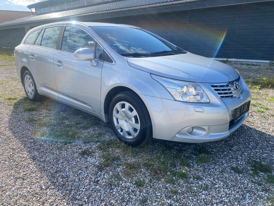 Toyota Avensis 1,6 VVT-i T1 stc. 5d