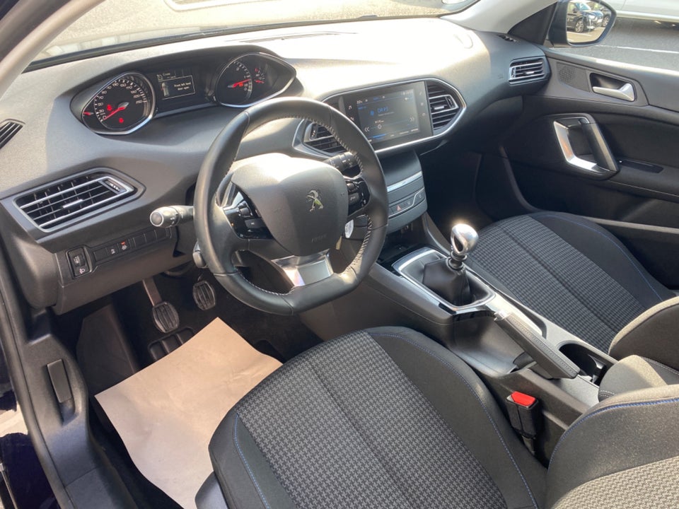 Peugeot 308 1,5 BlueHDi 130 Style 5d