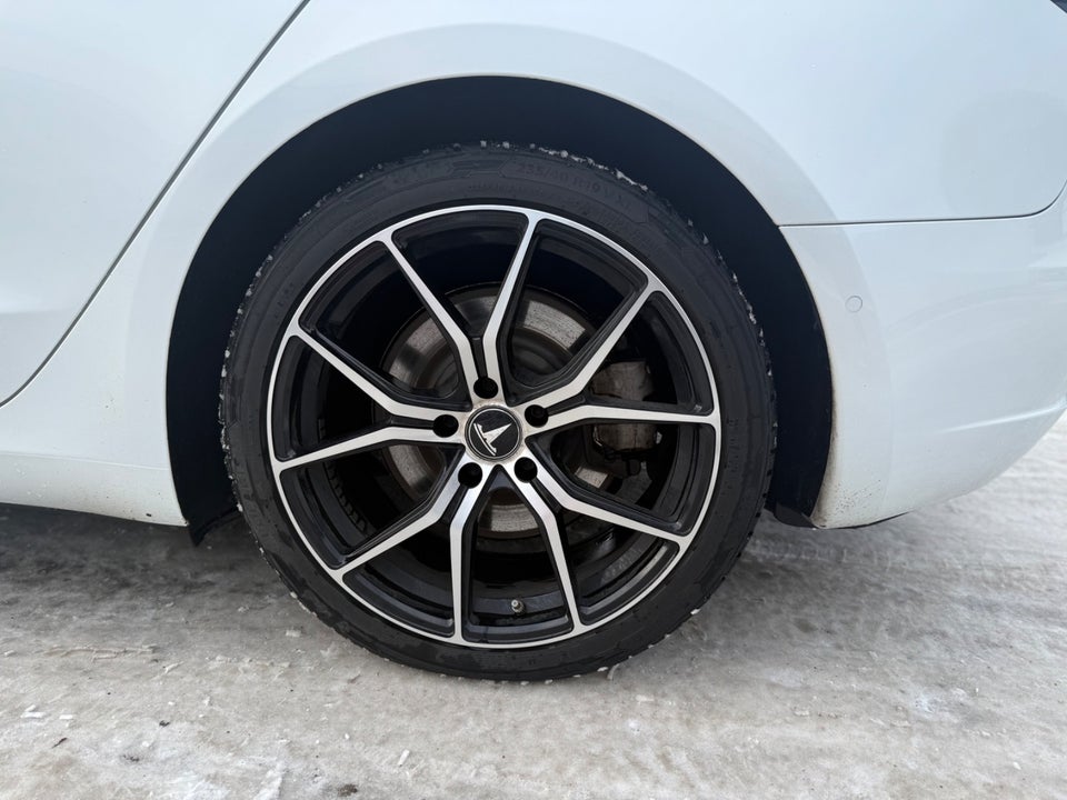 Tesla Model 3 Standard Range+ RWD 4d