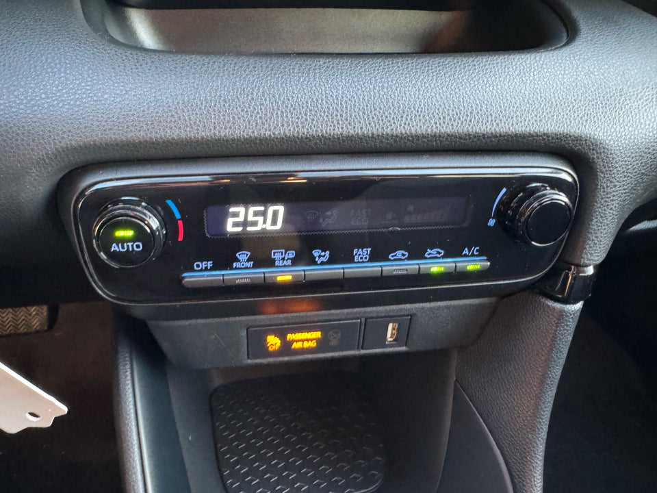 Toyota Yaris 1,5 Hybrid H1 e-CVT 5d