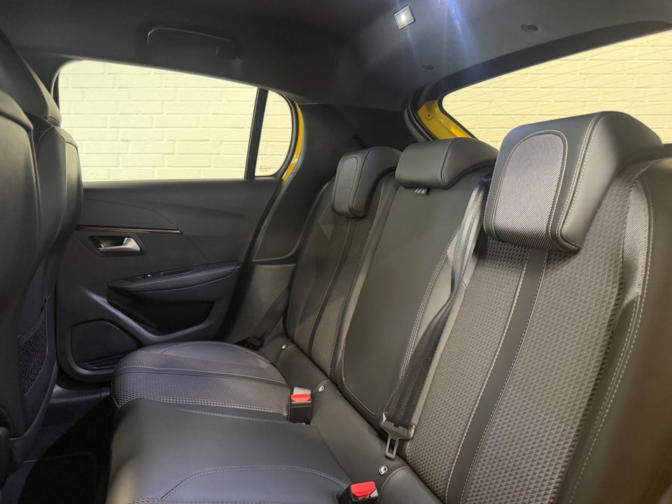 Peugeot e-208 50 GT 5d