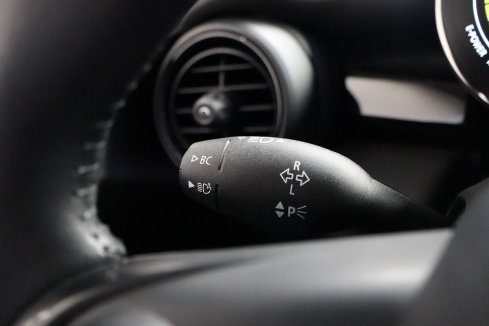 MINI Cooper SE Essential 3d