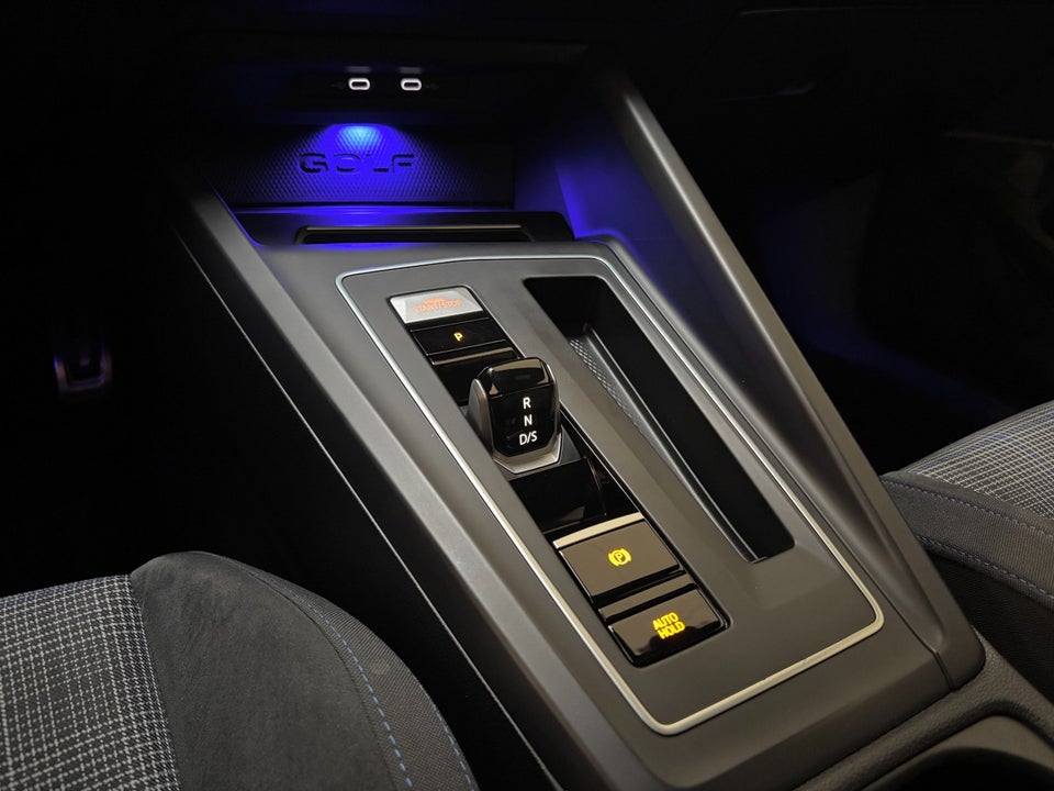 VW Golf VIII 1,4 GTE DSG 5d