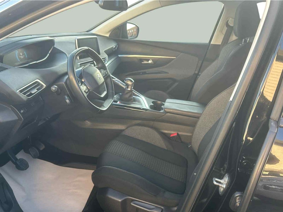 Peugeot 3008 1,2 e-THP 130 Active 5d