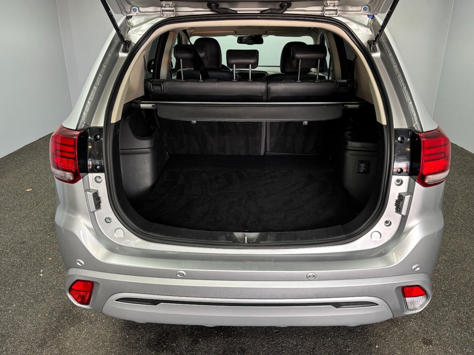 Mitsubishi Outlander 2,4 PHEV Business CVT 4WD 5d