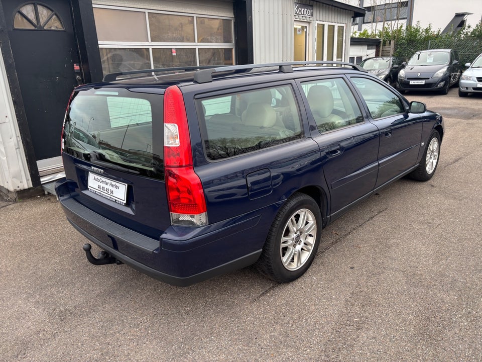 Volvo V70 2,4 170 Momentum aut. 5d