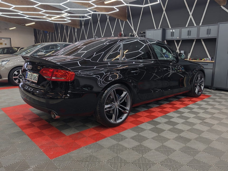 Audi A4 3,2 FSi quattro 4d