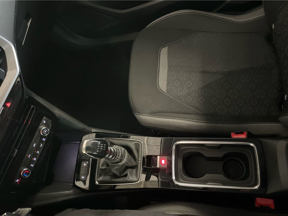 Peugeot 2008 1,2 e-THP 110 Selection Sky 5d