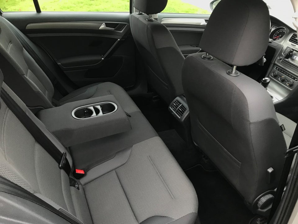 VW Golf VII 1,6 TDi 105 Comfortline BMT 5d