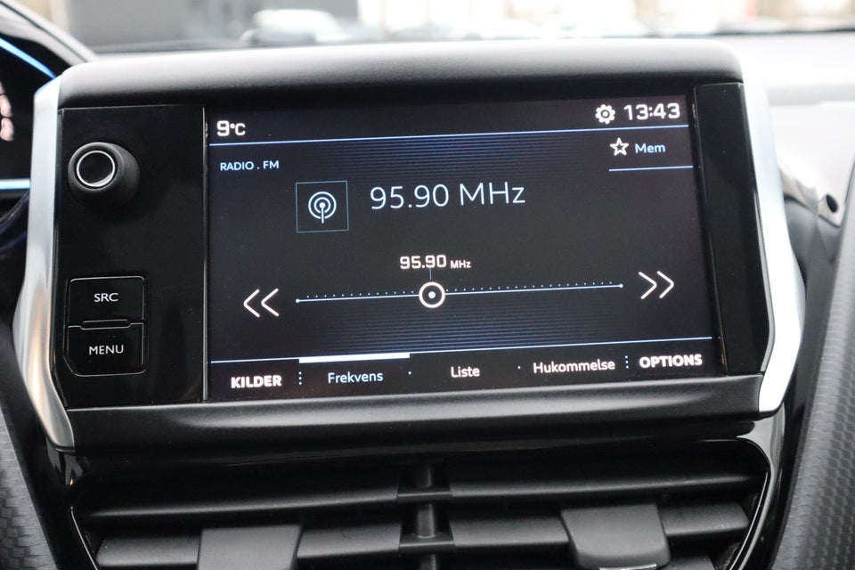 Peugeot 2008 1,2 e-THP 110 Desire Sky EAT6 5d