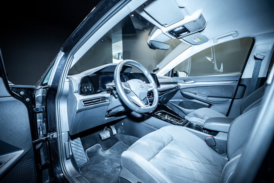 VW Golf VIII 1,4 eHybrid Style 75 Years Edition DSG 5d