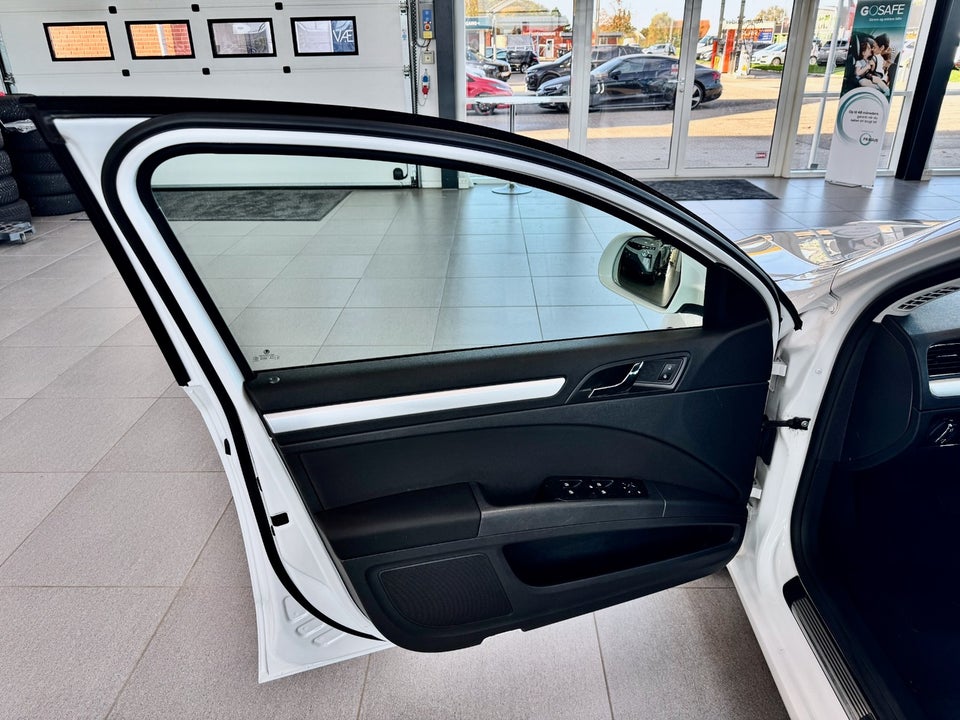 Skoda Superb 2,0 TDi 140 Active Combi DSG 5d