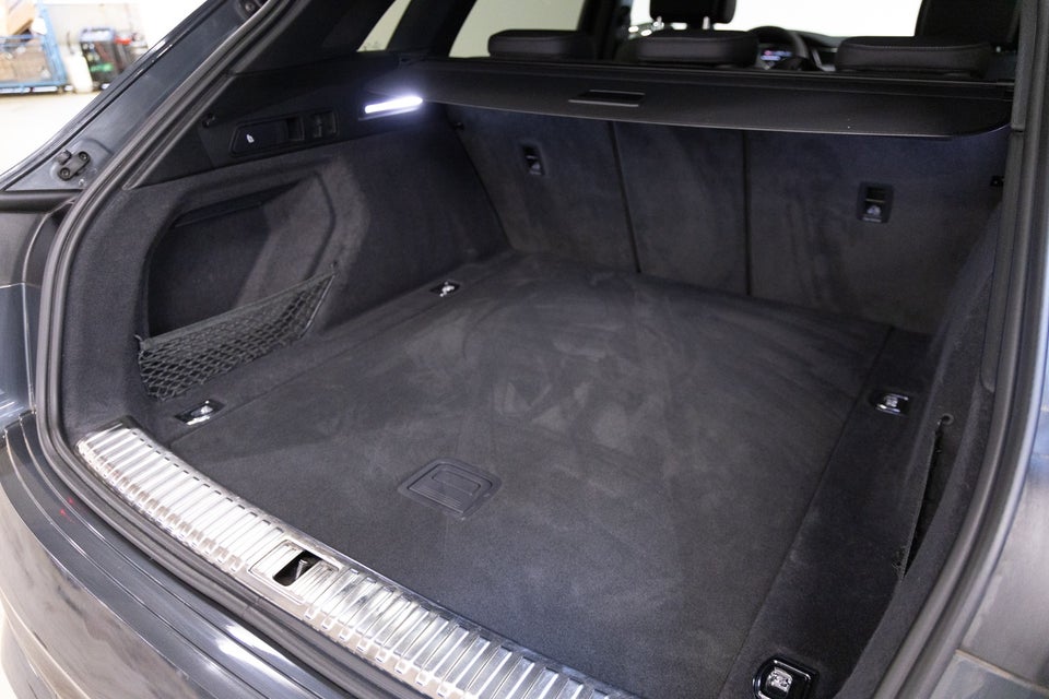 Audi Q8 e-tron 55 Advanced S-line quattro 5d