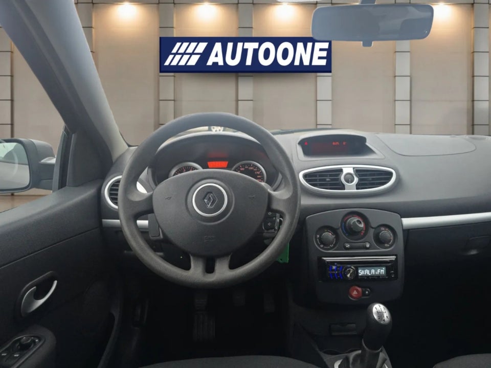 Renault Clio III 1,2 16V TCe Expression 5d
