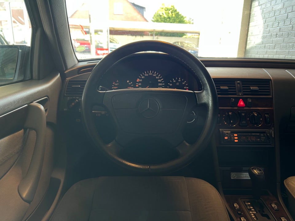 Mercedes C180 1,8 Classic aut. 4d