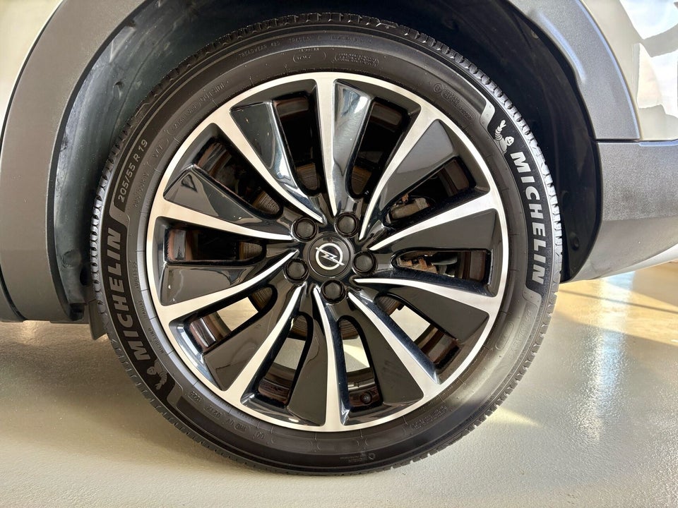 Opel Grandland X 1,6 Hybrid Cosmo Prestige aut. 5d