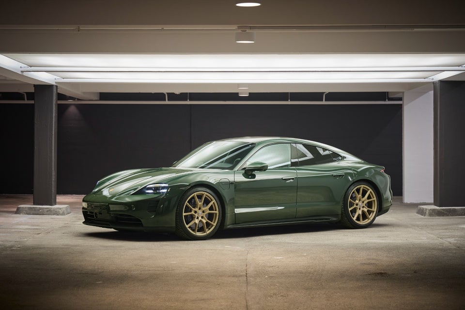 Porsche Taycan GTS Performance+ 4d