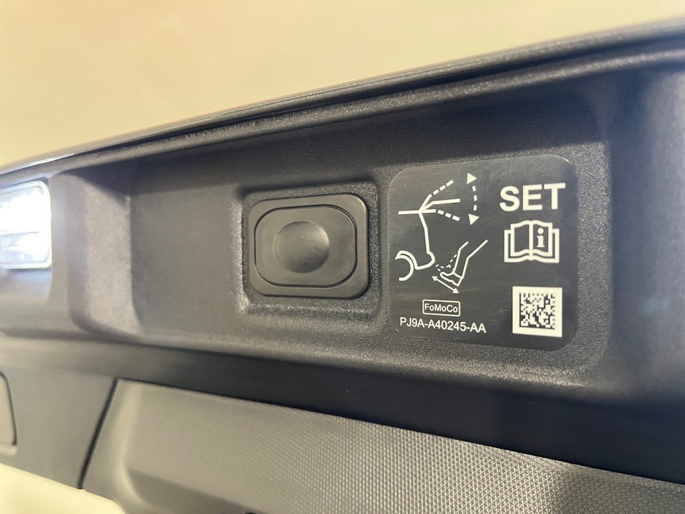 Ford Mustang Mach-E 75 Premium Standard Range AWD 5d