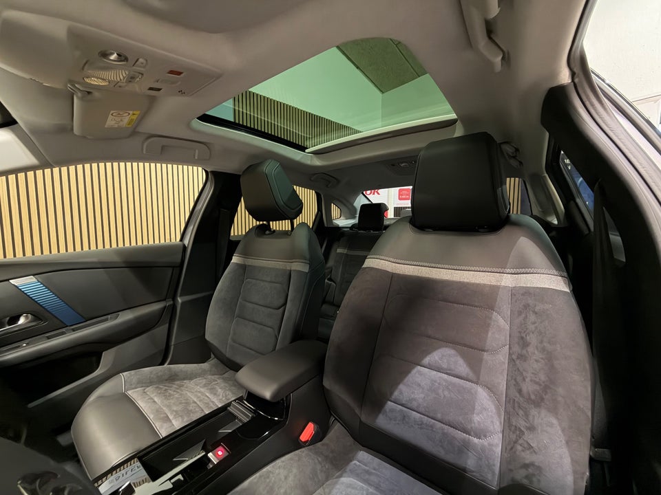 Citroën ë-C4 X 50 Shine 4d