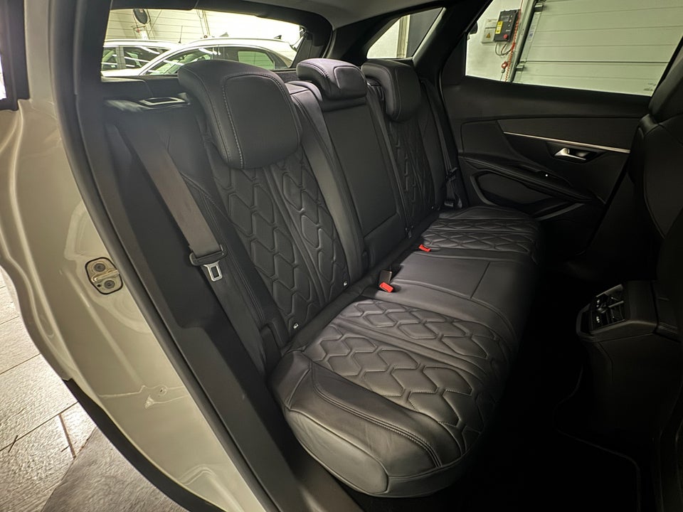 Peugeot 3008 1,6 Hybrid4 Allure Pack Limited EAT8 5d