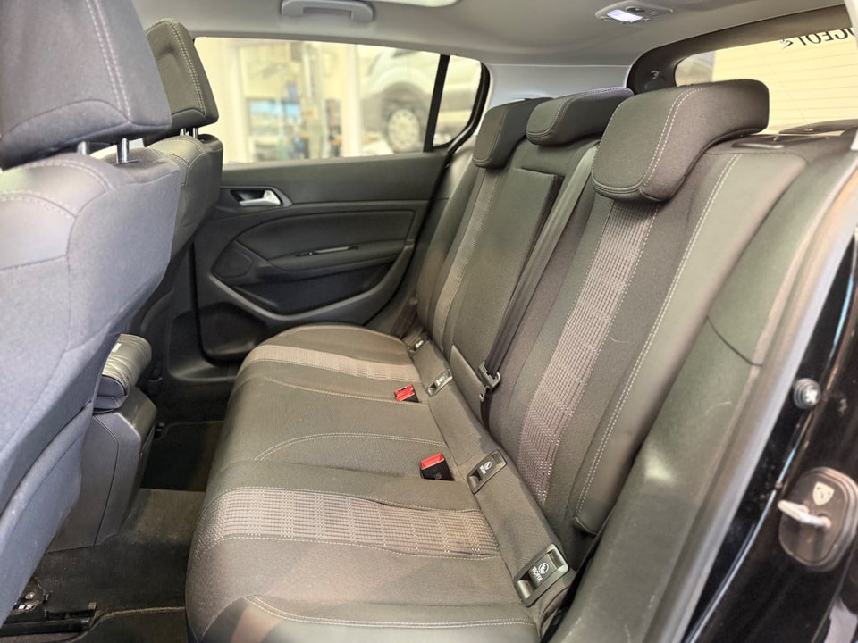 Peugeot 308 1,5 BlueHDi 130 Allure Sky 5d