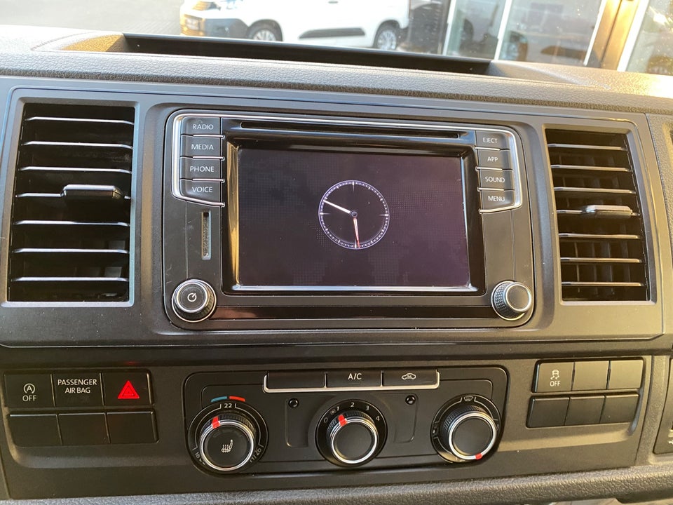 VW Transporter 2,0 TDi 110 Kassevogn lang