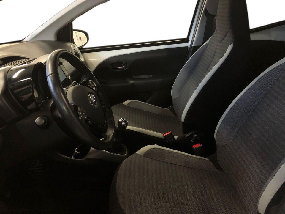 Toyota Aygo 1,0 VVT-i x-pression 5d