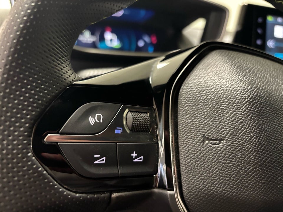 Peugeot e-208 50 GT 5d