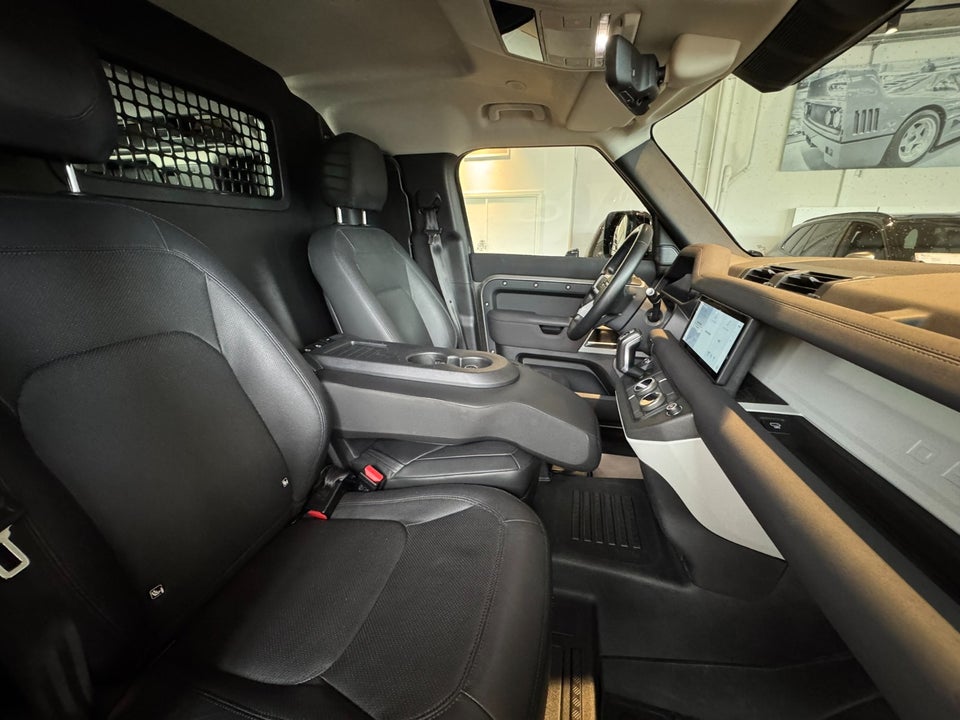 Land Rover Defender 110 3,0 D300 Hard Top SE aut. Van 5d