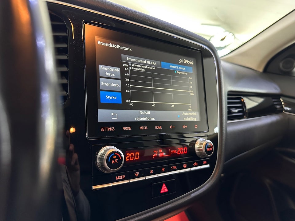 Mitsubishi Outlander 2,4 PHEV Invite CVT 4WD 5d