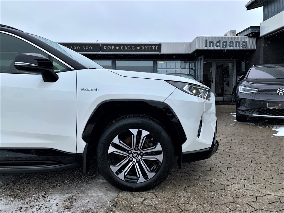 Toyota RAV4 2,5 Hybrid H3 Business MDS 5d