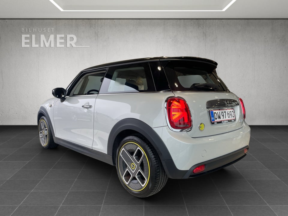 MINI Cooper SE Essential 3d