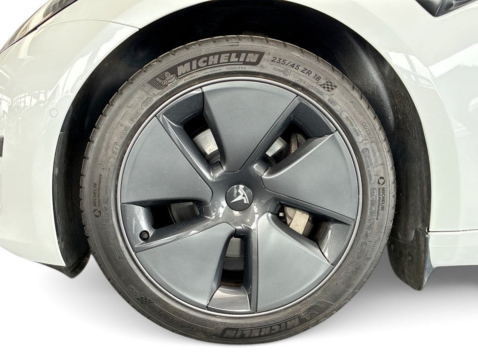 Tesla Model 3 Standard Range+ RWD 4d