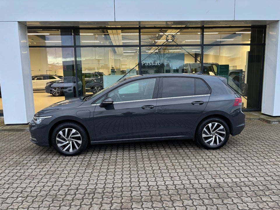 VW Golf VIII 1,4 eHybrid DSG 5d