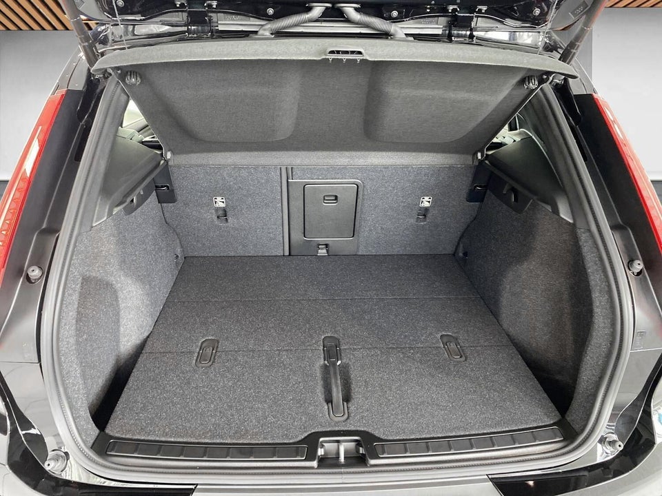 Volvo EX40 Standard Range Plus 5d