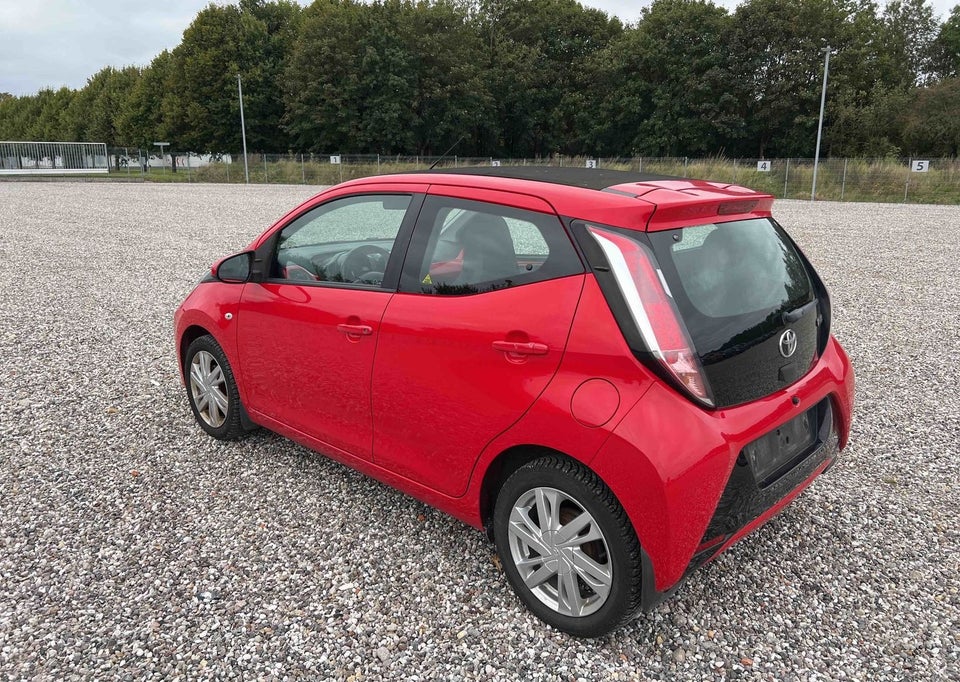 Toyota Aygo 1,0 VVT-i x-wave Sky 5d