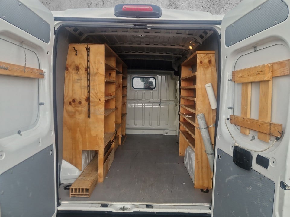 Peugeot Boxer 333 2,2 BlueHDi 140 L2H2 Premium