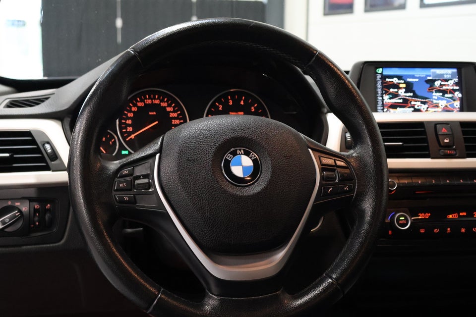 BMW 320i 2,0 Touring aut. 5d