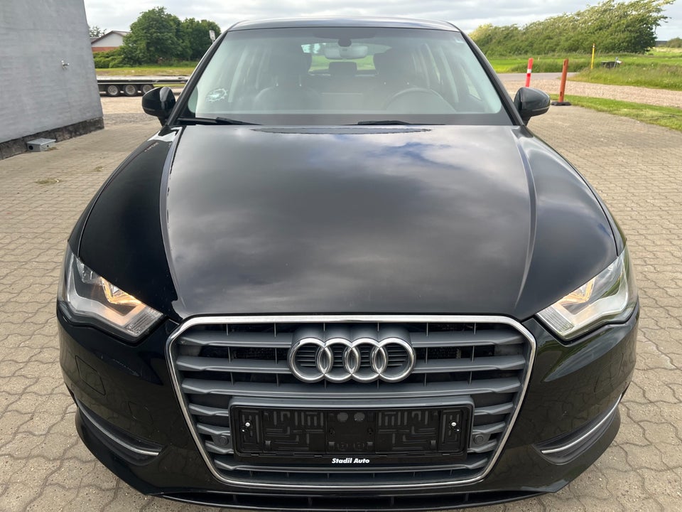 Audi A3 2,0 TDi 150 Ambiente Sportback 5d